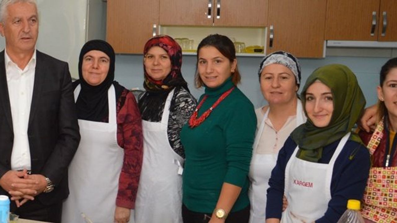 Karasulu ev hanımlarından pasta kursuna büyük ilgi