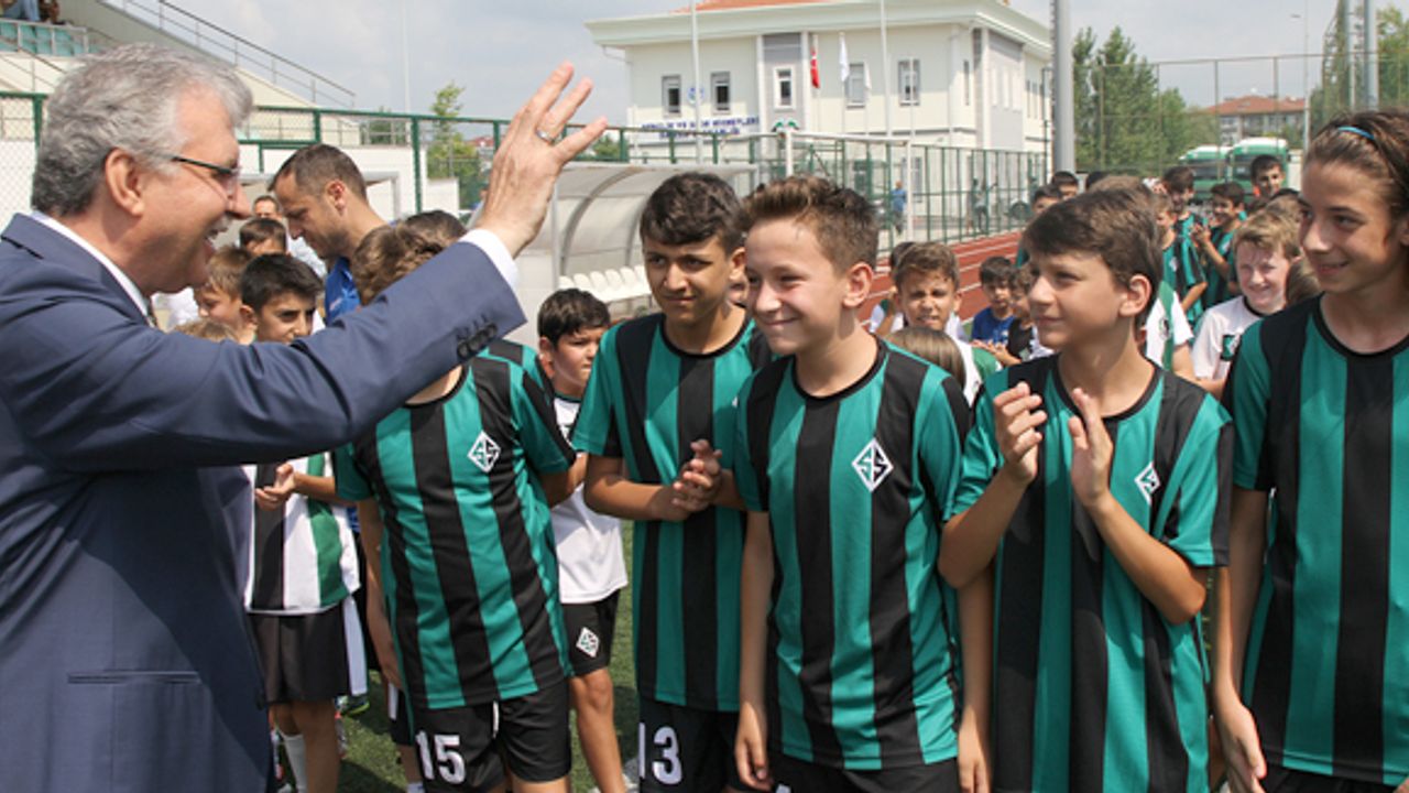 Sakaryaspor Yaz Futbol Okulu açıldı