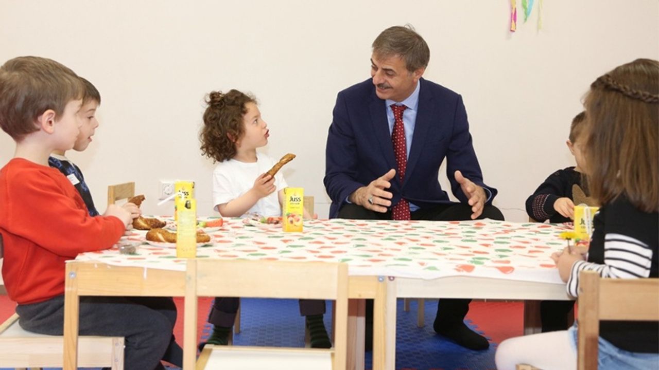 Başkan Alemdar, 23 Nisan'ı çocuklarla birlikte kutladı