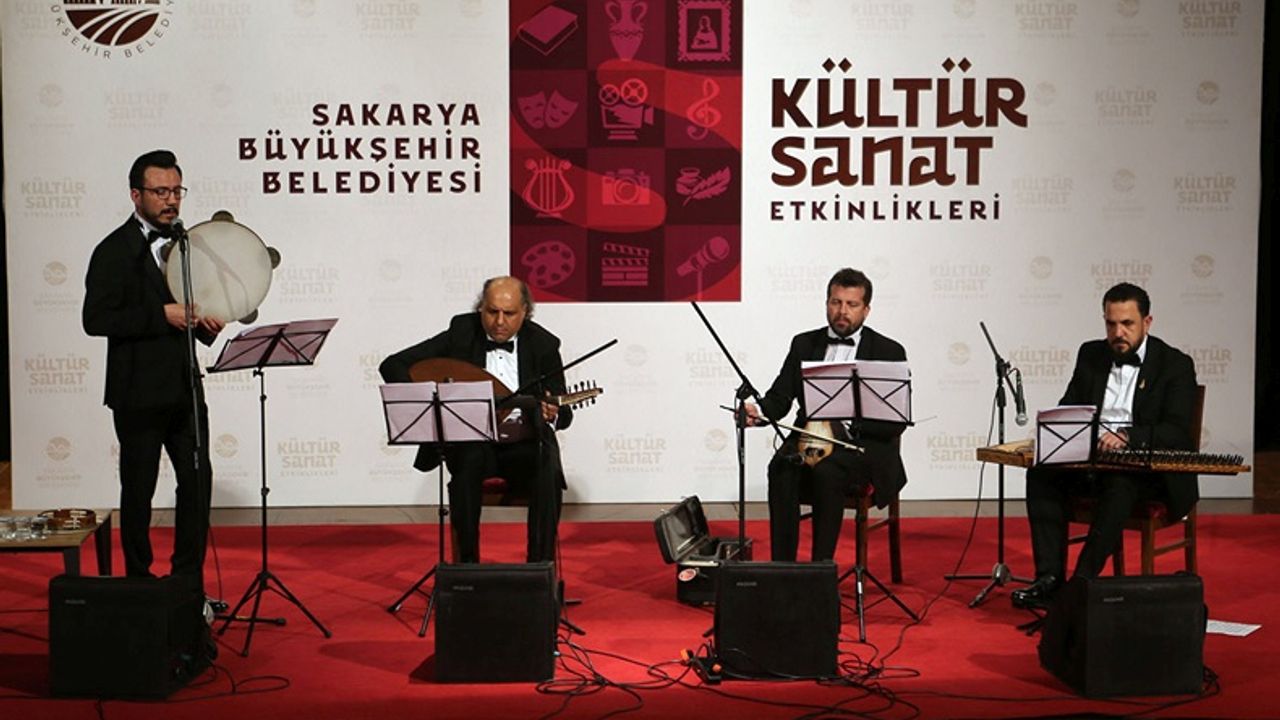 Türk müziği konseri sanatseverleri mest etti