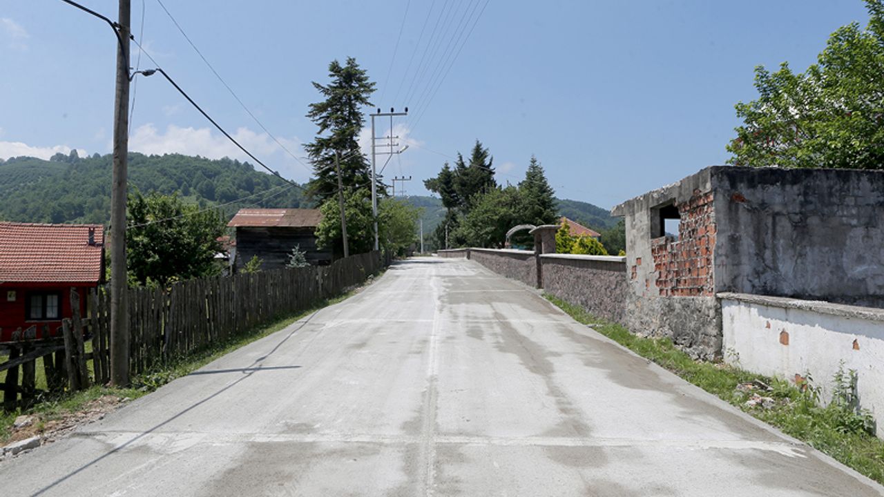 Akyazı’nın iki mahallesinde beton yol tamam