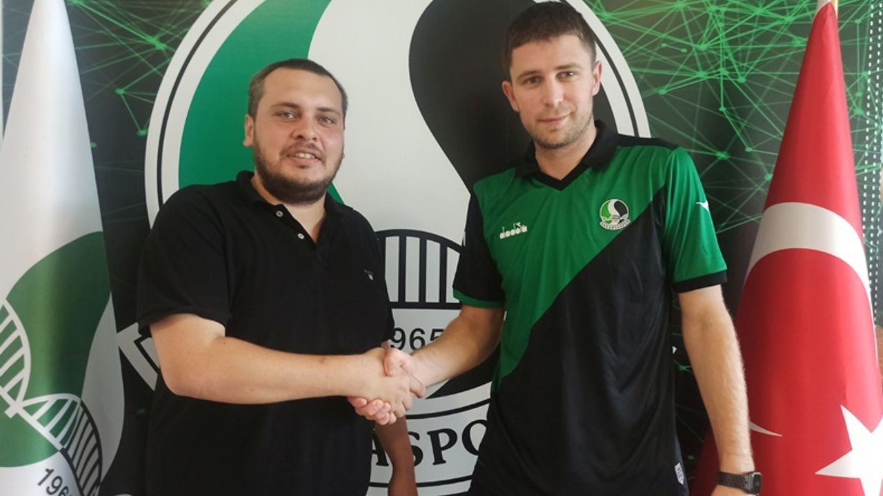 Artem Kravets Sakaryaspor'a imzayı attı