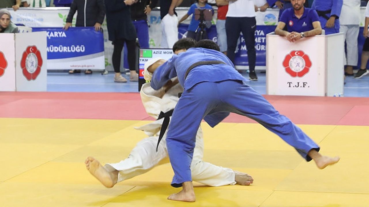 Judo turnuvasında Büyükşehir farkı!