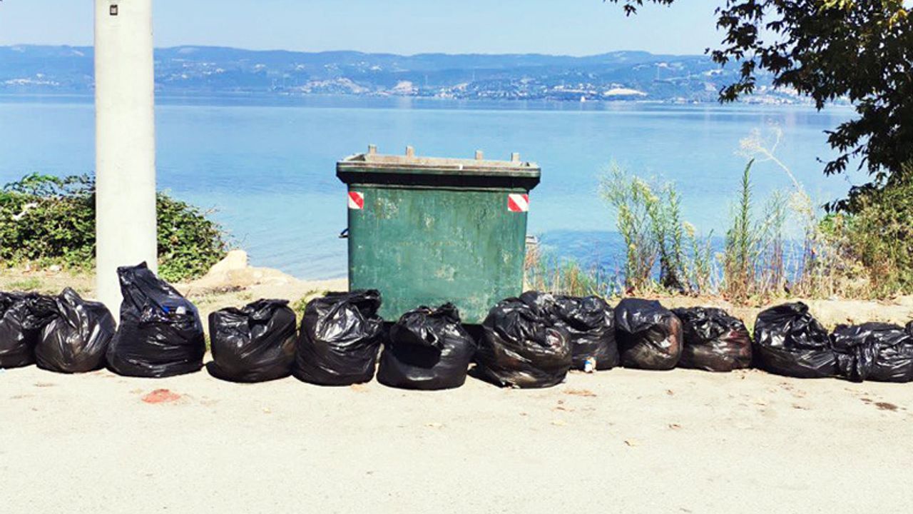 Sapanca Gölü kıyısından 23 torba çöp çıktı