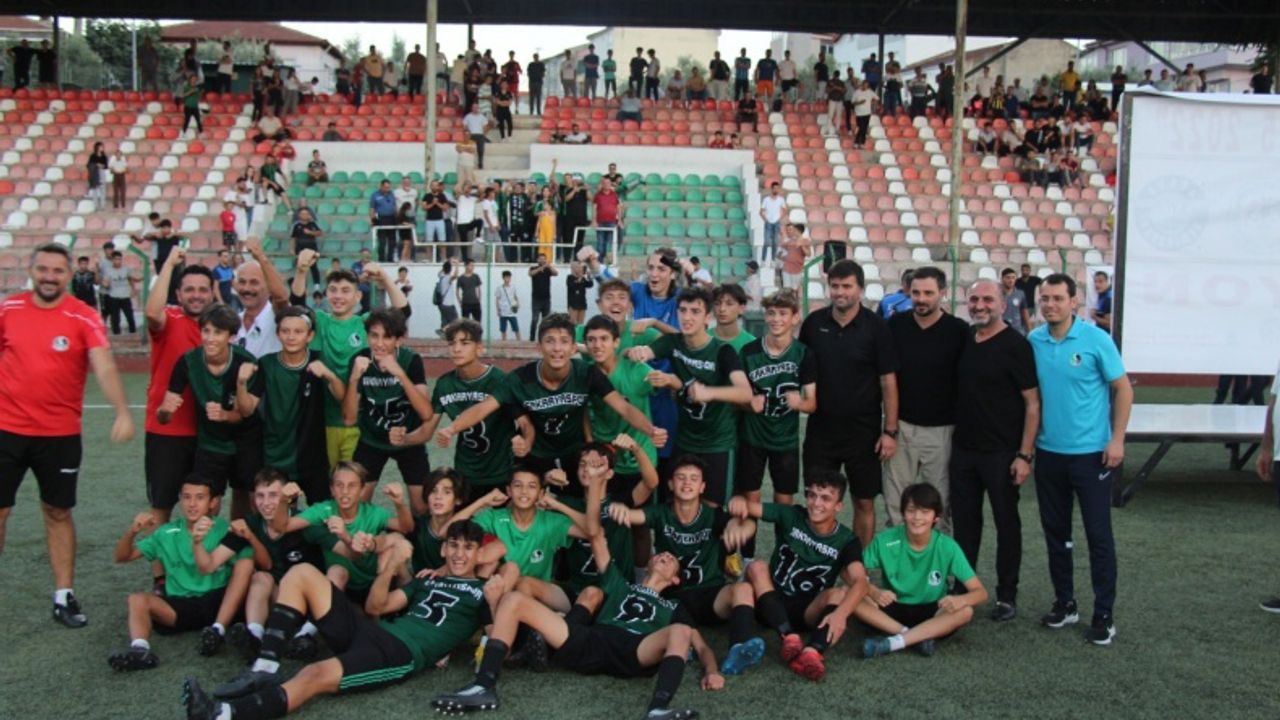 TFF LEFKE CUP U-15 Şampiyonu Sakaryaspor!