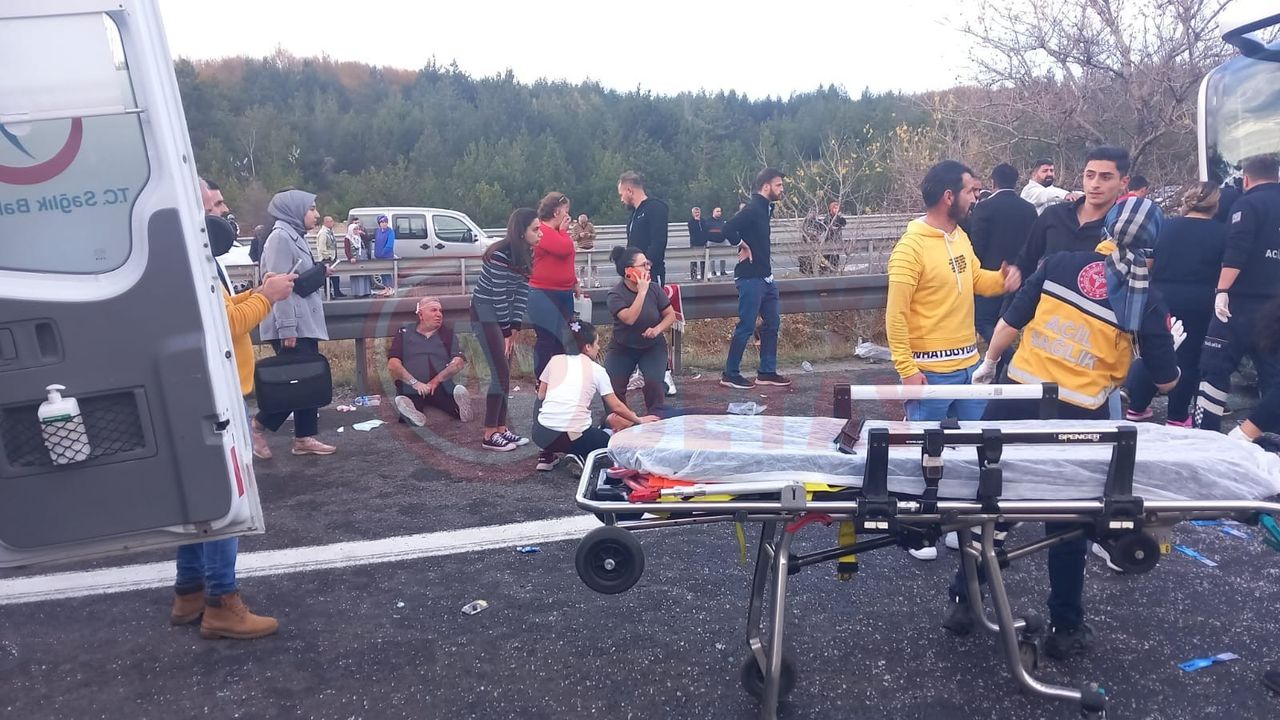TEM'de feci kaza: 3 ölü, 16 yaralı