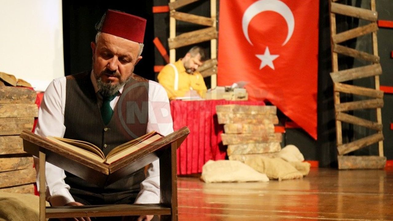 ‘Ben, Mehmet Akif’ oyunu duygu dolu anlar yaşattı