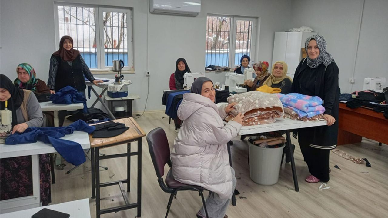 Kışlaçaylı kadınlardan depremzedelere yardım