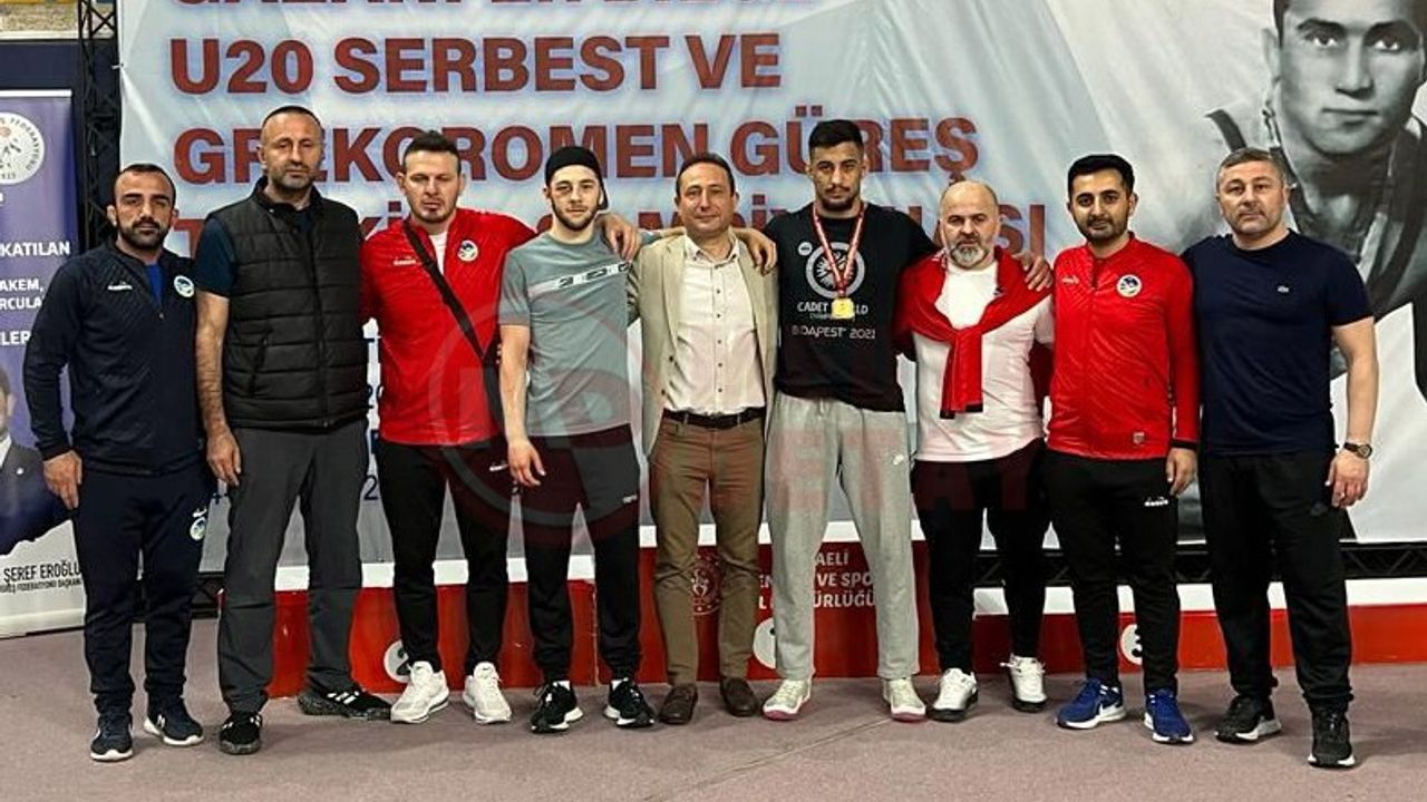 Sakaryalı güreşçiler Türkiye Şampiyonası’na damga vurdu