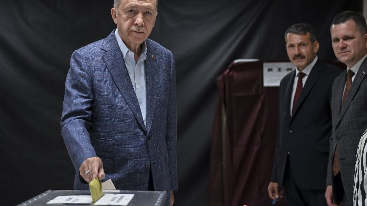 Erdoğan: Sandıklara sıkı sıkıya sahip çıkma vakti