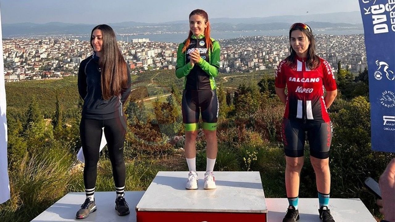 Büyükşehir bisiklet sporcularından gururlandıran başarı