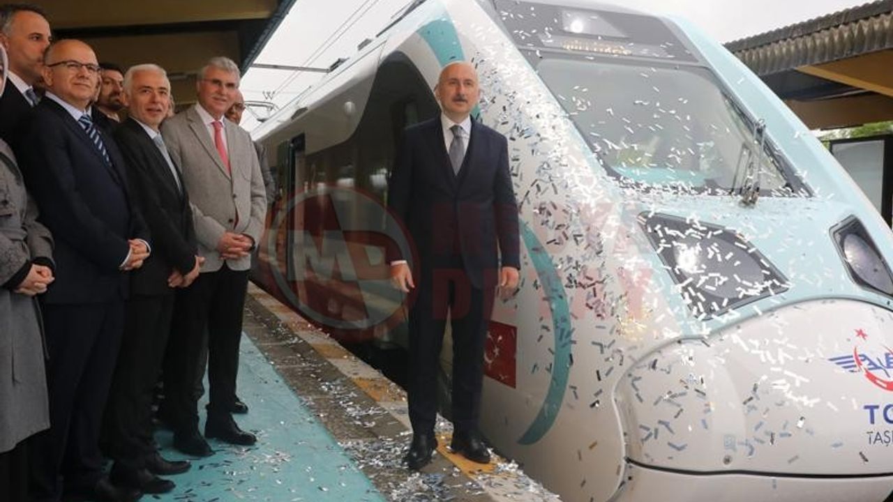 Milli tren ilk kez yolcu taşımaya başlıyor