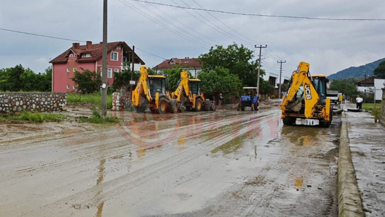 Serdivan’da yağış sonrası onarım ve temizlik çalışması