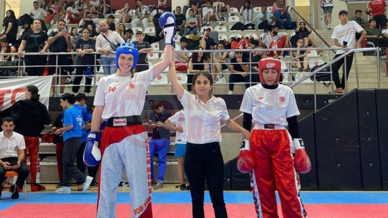 KickBoks’ta Türkiye Şampiyonu Büyükşehir’den