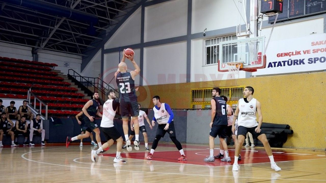 Büyükşehir Basket fark attı: 93-65