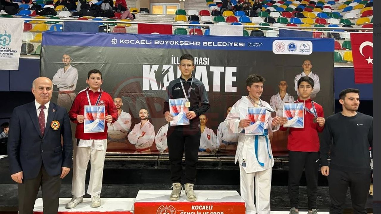 Hendek Belediyesi Karate  Takımı'ndan 9 Madalya
