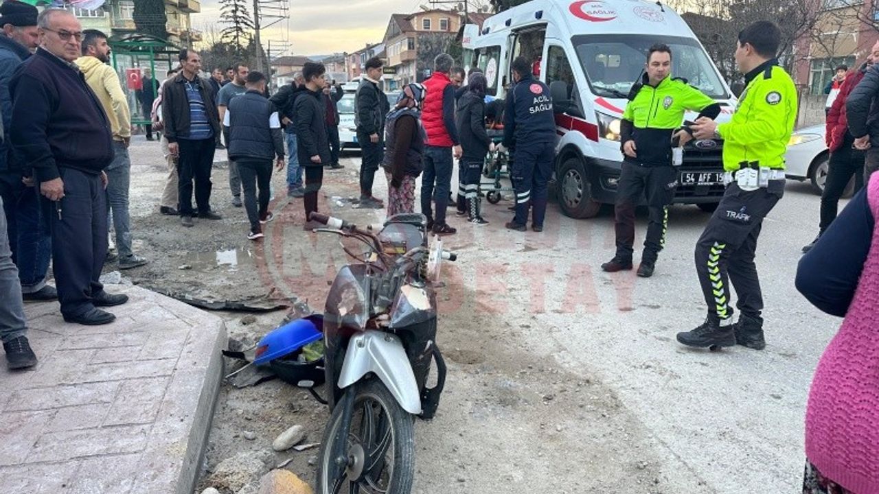 Hafif ticari araçla motosiklet çarpıştı: 2 yaralandı
