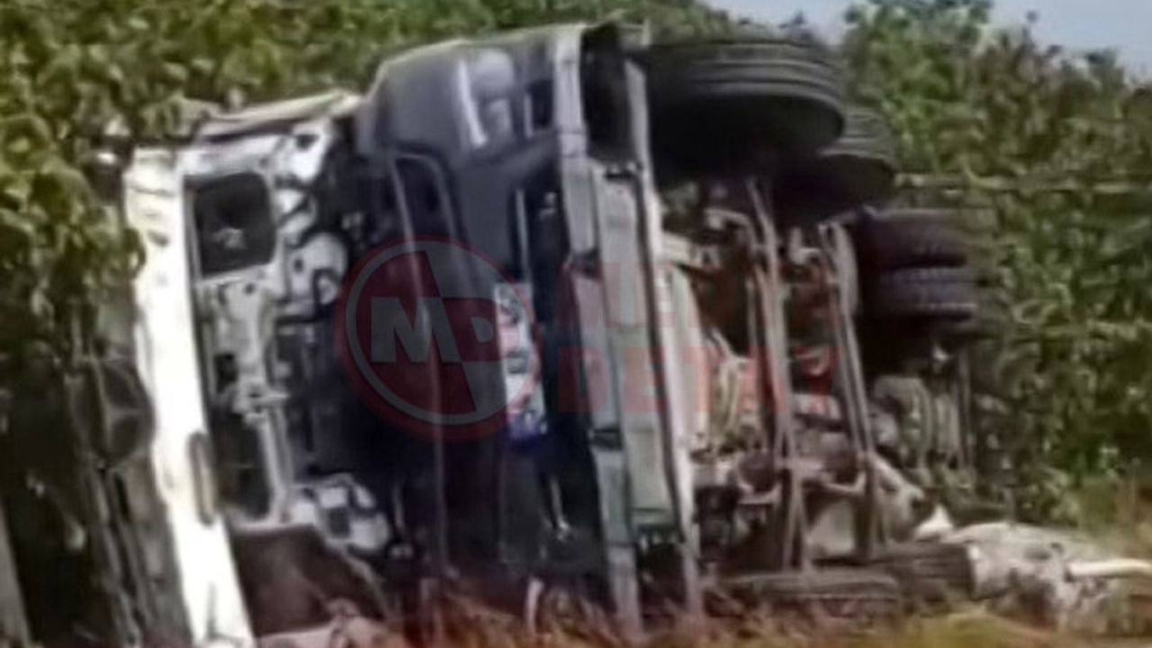 Beton mikseri fındık tarlasına devrildi!