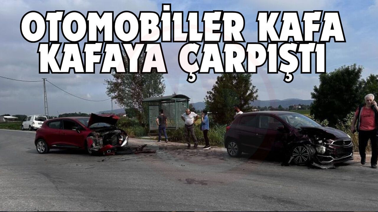 Sakarya'da otomobiller kafa kafaya çarpıştı