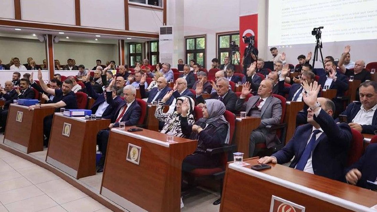 153 kırmızı dolmuş taksiye dönüşüyor