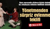 Tiyatro sahnesinde sürpriz evlilik teklifi