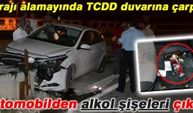 Virajı alamayan otomobil TCDD duvarına çarptı