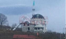 Akyazı'da cami minaresi yıkıldı!