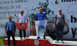 Büyükşehir sporcuları yarı maratonda kürsüye çıktı