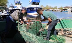 Av yasağıyla birlikte balıkçılar tekne ve ağlarını onarmaya başladı