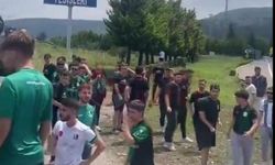 Yeşil siyahlı taraftarlar Adana girişinde bekletiliyor