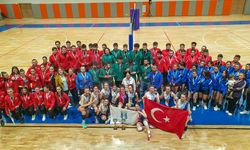 Kadın ve erkek voleybolda bölgesel lig şampiyonu SUBÜ