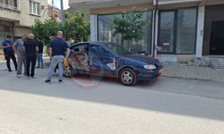 Önce park halindeki 5 araca sonra duvara çarptı