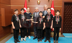 Satranç şampiyonlarından  Vali Doğan’a ziyaret!