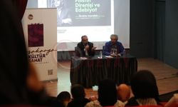 Filistinli şair sanatseverlerle buluştu