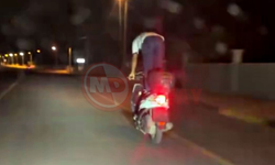 Tehlikeli motosiklet yolculuğu affedilmedi!