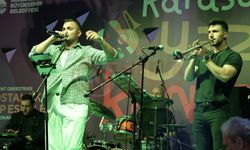 Karasu’da yaz akşamına neşe katan nostalji konseri