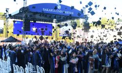 Fen Fakültesi Öğrencileri  keplerini attı