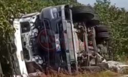 Beton mikseri fındık tarlasına devrildi!