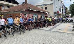 Bisikletliler Sapanca Gölü için pedalladı