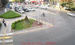 Bisikletliye yaya geçidinde otomobil çarptı