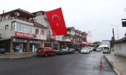 Şehidin mahallesi Türk bayraklarıyla donatıldı