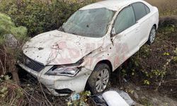 Kontrolden çıkan otomobil bariyerlere çarptı: 2 yaralı