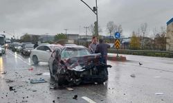Üç araç birbirine girdi! 2 yaralı