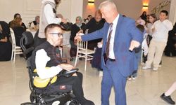 23 yıldır kas hastalığıyla mücadele eden gence düğün gibi doğum günü