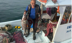 Balıkçı ağına 10 kiloluk levrek takıldı!