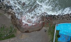 Sakarya'da deniz, sahili 50 metre yuttu!