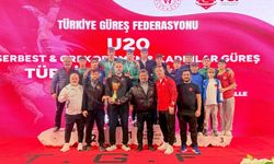 Büyükşehirli güreşçilerden Ankara’da madalya yağmuru