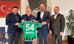 Sakaryaspor’dan genç futbolculara eğitim desteği