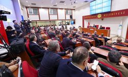 “Birileri çelik çomak oynarken, biz hizmet üretiyoruz”