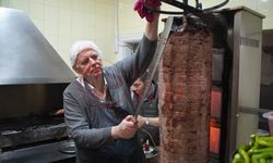 Sakarya'nın 100 yaşındaki dönercisi 84 yıldır mesleğini sürdürüyor